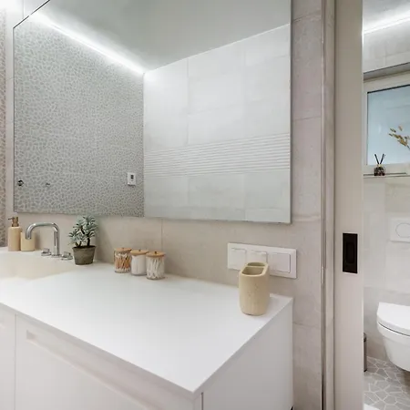 Staymoovers - Gerlitzen & Ossiachersee Panorama, Nur 700m Zur Kanzelbahn شقة