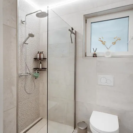 Staymoovers - Gerlitzen & Ossiachersee Panorama, Nur 700m Zur Kanzelbahn